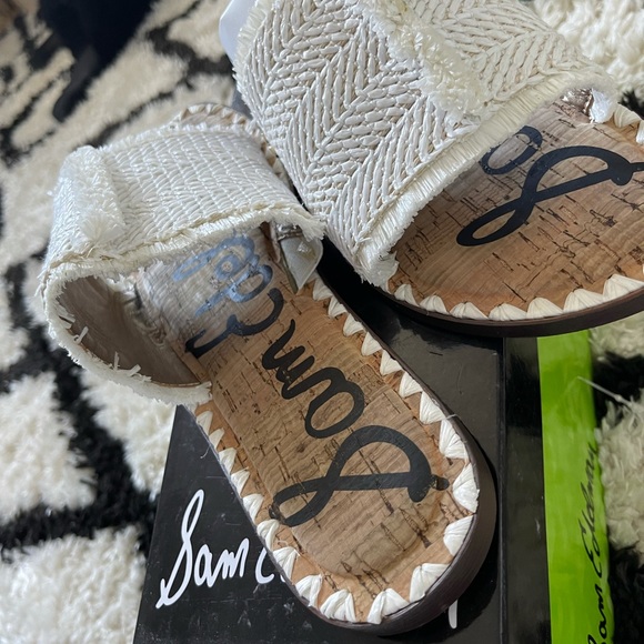 Sandals - Picture 2 of 3